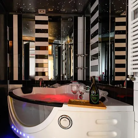Stylish With Jacuzzi By Ndp Rent * 罗马