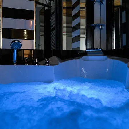 Stylish With Jacuzzi By Ndp Rent Apartment Rome